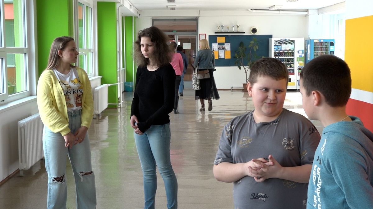 Ukrajinské děti začleňování do škol zvládají, kapacity se rychle plní